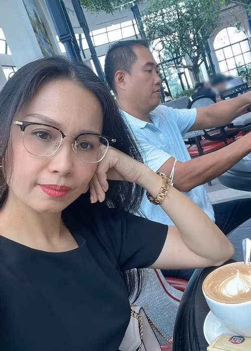 Cẩm Ly gia nhập công ty của nhạc sĩ Minh Vy năm 1996 nhưng mãi đến năm 1999, cả hai mới hẹn hò. Đến năm 2004, Cẩm Ly kết hôn với nhạc sĩ Minh Vy. Ảnh: FBNV