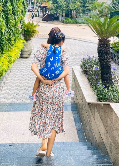 Con gái của Lê Phương và Trung Kiên tròn 3 tuổi.