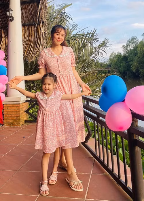 Nữ diễn viên còn tiết lộ ý nghĩa tên của con gái. Lê Phương cho biết: "Họ của ba là Phạm, tên của mẹ là Phương, cả hai khi viết tắt đều là P. Tên con đã có tên mẹ và họ ba ở phía trước - P.Hương - như cách ba em sẽ luôn che chở và bên cạnh yêu thương con. Ngày mẹ biết mình có con, cũng là ngày mẹ nhận tin mình vinh dự được trao giải thưởng Nữ chính xuất sắc nhất Liên hoan phim Truyền hình - lần 38. Hương là tên vai diễn thành công nhất trong sự nghiệp của mẹ! Lúc rực rỡ nhất, mẹ dừng lại, chờ con ra đời. Thành công và sự nghiệp của mẹ lúc này, chính là con. Mẹ đã có anh hai và con đã đến, nhân đôi niềm hạnh phúc ấy. Thật tuyệt vời khi cả sự nghiệp và cuộc sống, mẹ đều có gạo nếp gạo tẻ, phải không?".