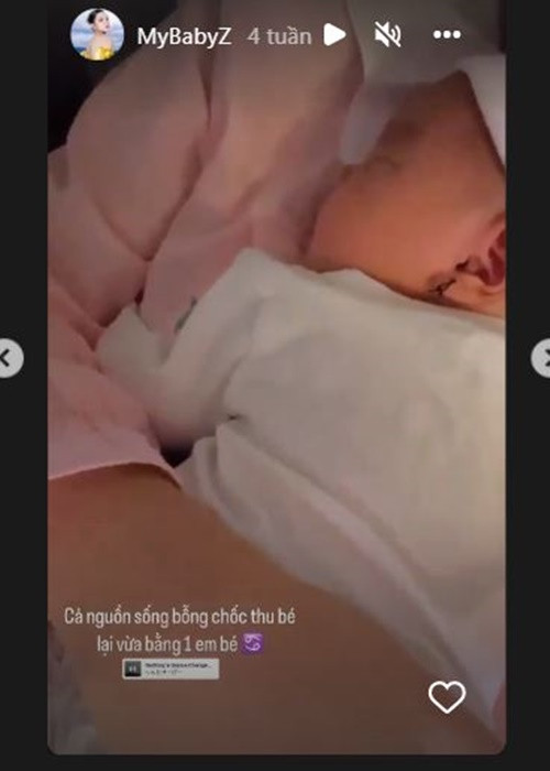 Phạm Quỳnh Anh vẫn giấu mặt cô công chúa nhỏ của mình.