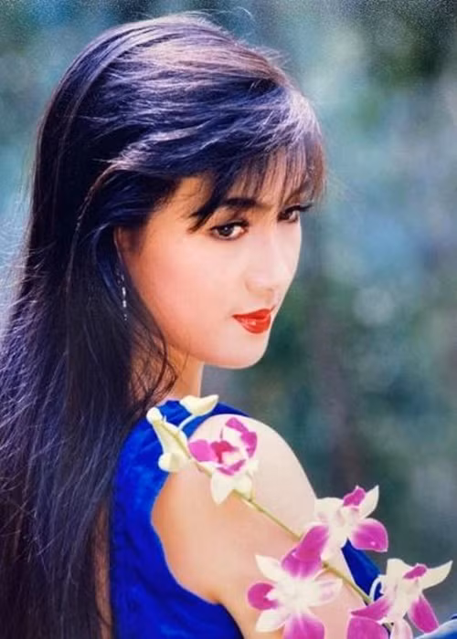 Hiền Mai gặp biến cố lớn nhất trong cuộc đời vào năm 1997 khi trên đường đi quay phim "Ráng chiều", xe chở cô bị lật, khiến cô bị gãy đốt sống cổ thứ 5, gãy cột sống lưng, mặt nát hết. Sau tai nạn đó, Hiền Mai mất 3 tháng mới trở lại cuộc sống bình thường. Ảnh: Zing