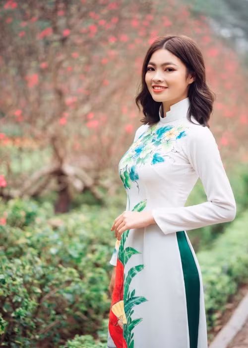 Giữa ồn ào, chia sẻ với Người lao động, Ngọc Huyền nói rằng ban tổ chức cuộc thi đã yêu cầu làm những điều "tế nhị" mà cô không hề mong muốn và không tiện bày tỏ, sau đó còn vu khống cô làm "xấu xí, méo mó hình ảnh trong mắt người dân". Người đẹp nói thêm, sau sự cố xảy ra thì bản thân cảm thấy rất buồn vì nhiều luồng dư luận trái chiều. Ảnh: Người lao động