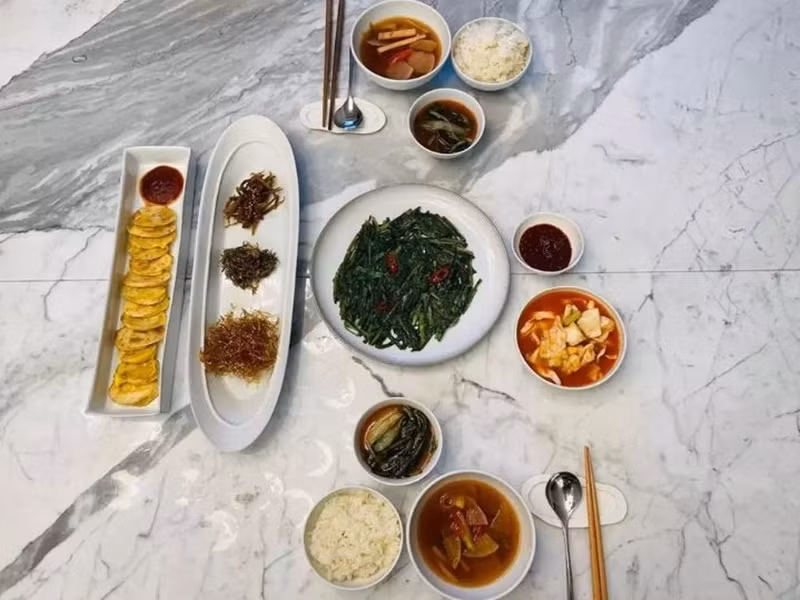 Sau khi kết hôn, Son Ye Jin chăm chỉ nấu nướng. Ảnh: Vietnamnet