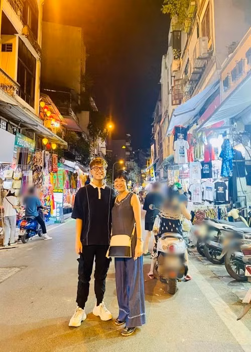 Con trai Thảo Vân - Công Lý năm nay 18 tuổi, cao vượt mẹ.