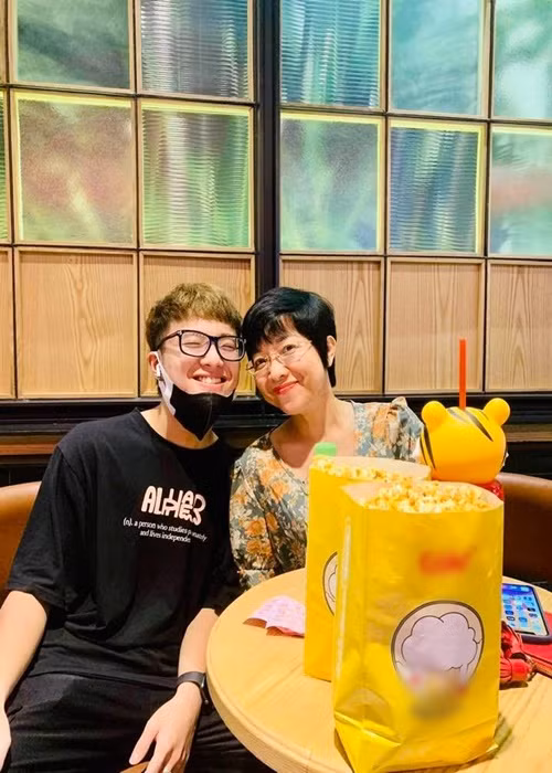 Ở tuổi 52, Thảo Vân vẫn làm mẹ đơn thân.