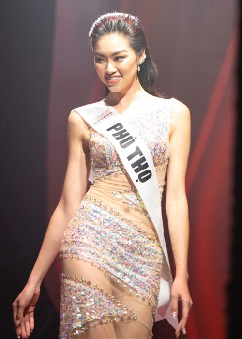 Đoàn Thu Thủy cho biết, cô chính là người trong clip đang gây xôn xao trên mạng xã hội nhưng cô không sử dụng bóng cười.