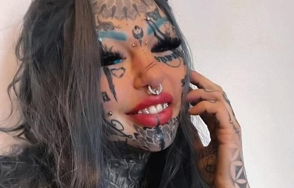 Co gai chi hang tram nghin USD 