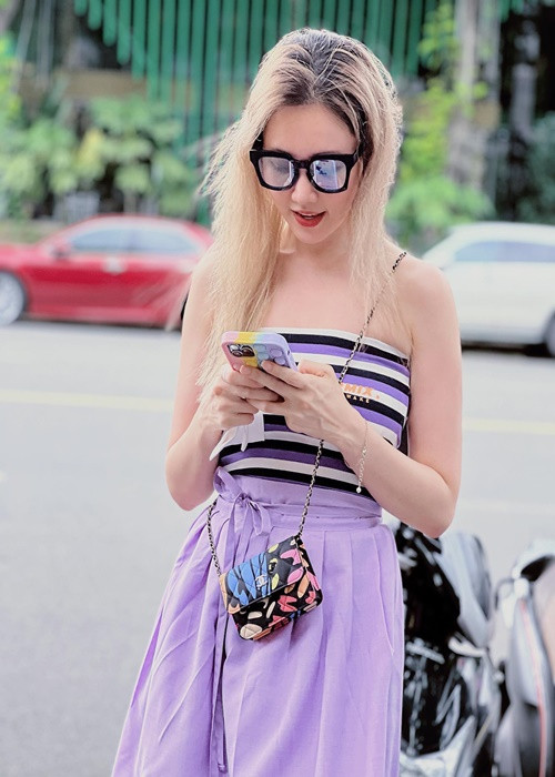 Hari Won cho biết, cô mất từ 2 đến 4 tuần để phục hồi cơ mặt.