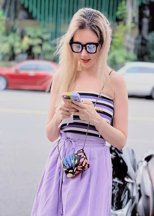 Hari Won cho biết, cô mất từ 2 đến 4 tuần để phục hồi cơ mặt.