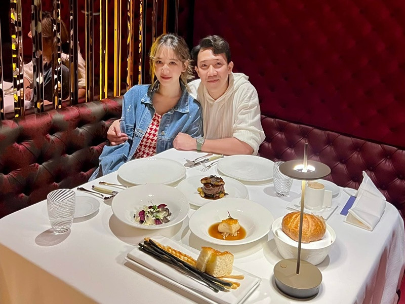 Trấn Thành dí dỏm tố bị vợ ép ăn dù đang giảm cân: "Tôi đã nói tôi không ăn nữa! Cô muốn gì khi ép tui đến đây hả cô Won".