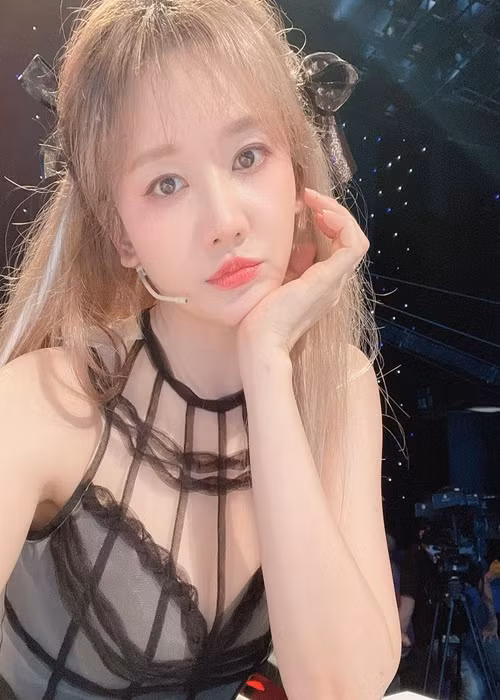 Hari Won khoe nhan sắc trẻ trung, gợi cảm hậu bị liệt cơ mặt Hari Won khoe nhan sac tre trung, goi cam hau bi liet co mat