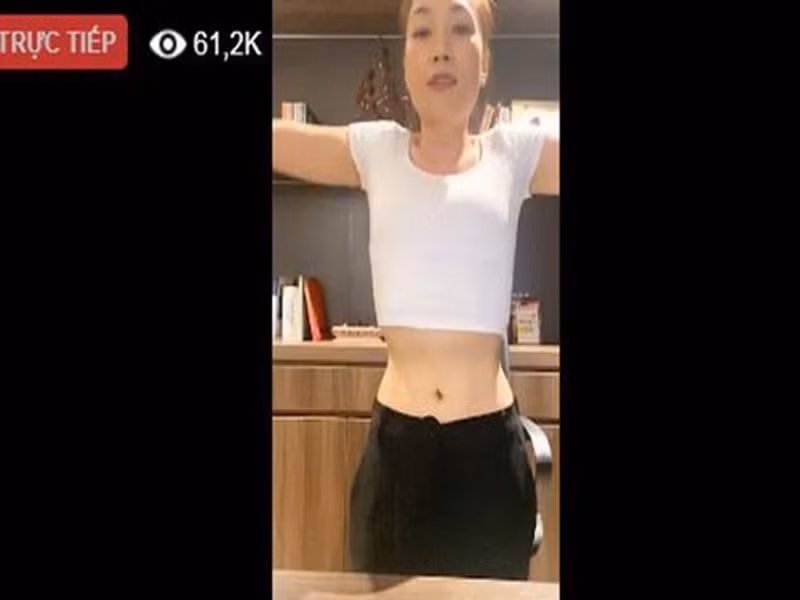 Mỹ Tâm cho biết, mang thai là chuyện vui vì vậy nếu thực sự có, cô sẽ công khai chứ không úp mở. Để dập tan tin đồn hoàn toàn, nữ ca sĩ cởi áo khoác ngoài để lộ vòng eo săn chắc. Mỹ Tâm chia sẻ, cô cố gắng tập luyện để giảm cân vì các dự án quảng cáo. Về hình ảnh vòng eo to bất thường, nữ ca sĩ cho biết, đó là ảnh trong một buổi chụp hình. Bản thân Mỹ Tâm cũng nhận thấy cô trông giống như mang bầu, một phần do trang phục. Ảnh chụp màn hình