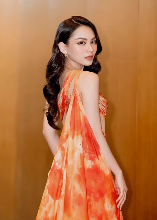 Huỳnh Nguyễn Mai Phương là Hoa khôi Đại học Đồng Nai 2018, lọt top 5 Hoa hậu Việt Nam 2020. Người đẹp cao 1m7, sở hữu số đo ba vòng 77-62-90cm. Hiện tại, cô theo học thạc sĩ tại Đại học Khoa học Xã hội &amp; Nhân văn. Mai Phương đạt IELTS 8.0 vào tháng 4/2022. Ở Miss World Vietnam 2022, Mai Phương chiến thắng giải Người đẹp Tài năng nên vào thẳng top 20. Ngoài ra, cô còn lọt top 5 Người đẹp Thời trang, top 5 Người đẹp Du lịch, top 5 Người đẹp Truyền thông và top 9 Người đẹp Thể thao. Nhiều khán giả tin rằng Mai Phương sẽ tiến sâu trong chung kết.