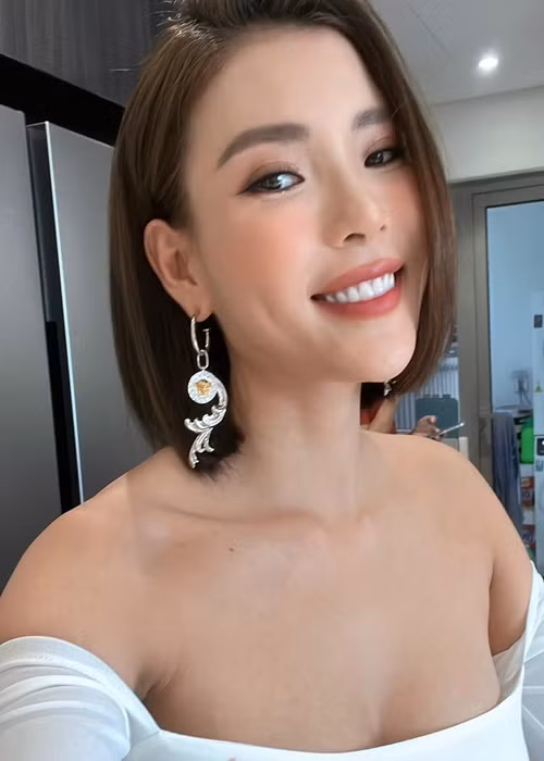 Về áp lực giữ hạnh phúc, Thúy Diễm cho biết tiêu chí duy nhất là tạo dựng niềm tin cho nhau.