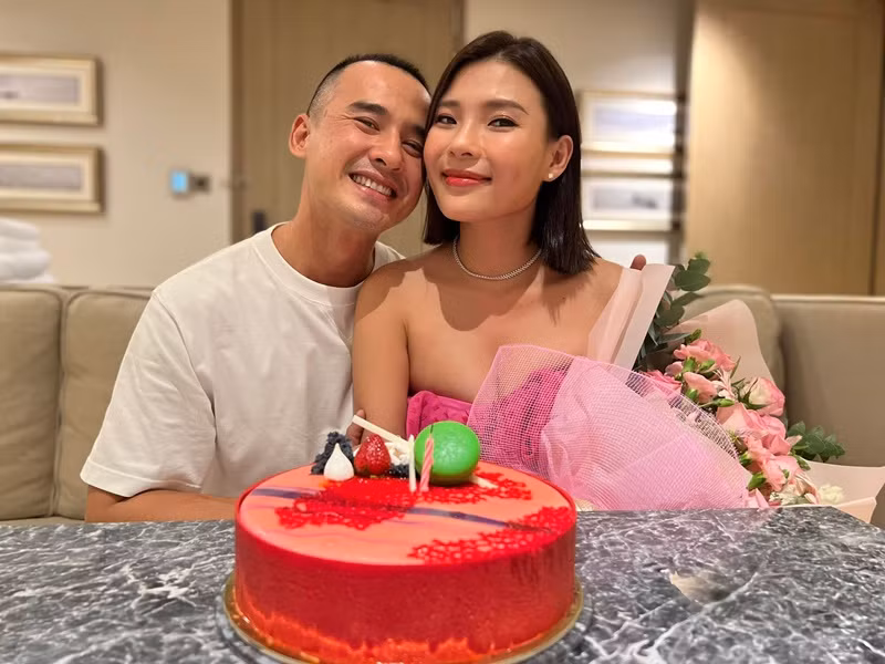 Thuy Diem ngay cang goi cam cha trach Luong The Thanh me man