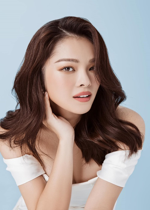 Dương Cẩm Lynh trải qua biến cố ly hôn năm 2018. 2 năm qua, cô bị bạn trai phản bội. Ảnh: FBNV