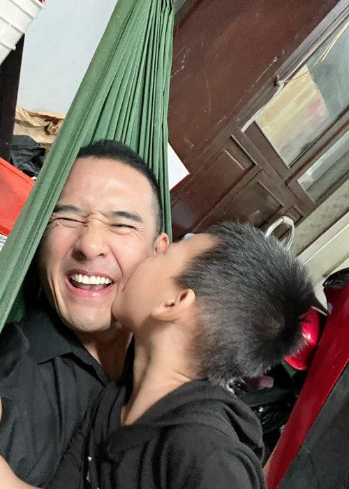 Lương Thế Thành sẵn sàng giúp vợ chăm sóc con trai.