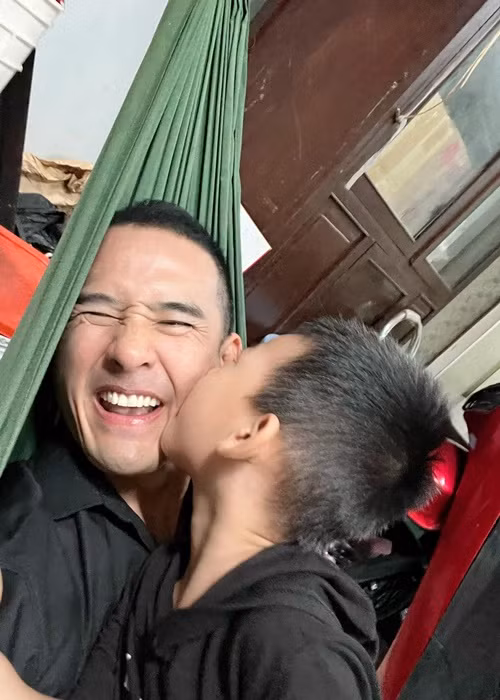 Lương Thế Thành sẵn sàng giúp vợ chăm sóc con trai.