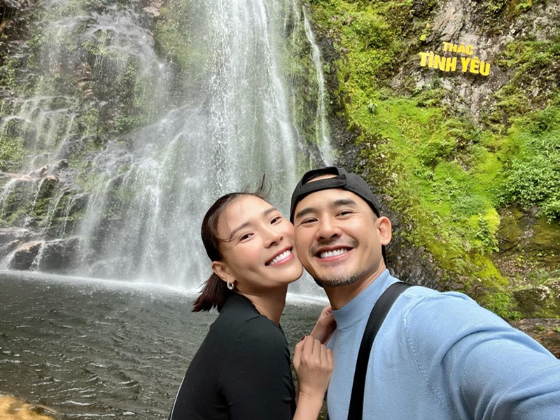 Lương Thế Thành khoe ảnh du lịch cùng bà xã.