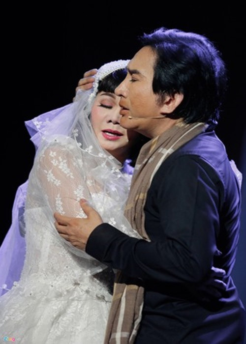 “Anh Long rất thân với mẹ Thanh Tuyền, như người trong nhà của mẹ. Hồi đi hát cùng anh bên Mỹ, tôi ở nhà mẹ Thanh Tuyền. Tôi với anh Kim Tử Long đi hát thì ông xã tôi đưa đón”, Ngọc Huyền kể. Ảnh: Zing