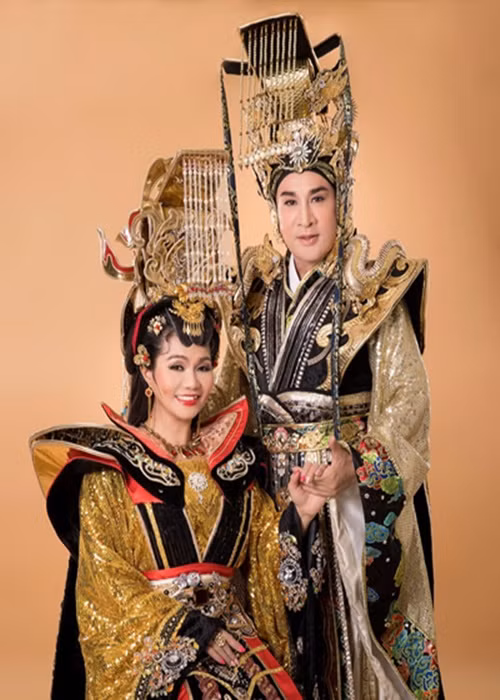 Khi rủ nhau đi show, Ngọc Huyền và Kim Tử Long chưa từng nhắc đến cát-sê. Cả hai luôn tự tính cho nhau, nếu là show thiện nguyện thì hỗ trợ, không màng tiền bạc. Ảnh: Giao thông