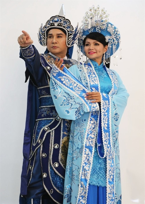 Trong cuộc phỏng vấn với Dân Việt năm 2017, Kim Tử Long chia sẻ về việc được vợ chồng Ngọc Huyền mua cho chiếc xe dream, khoảng 4 cây vàng vào năm 1990 để anh có phương tiện đi hát cho thuận tiện, khi có tiền thì góp trả lại. Ảnh: Vietnamnet