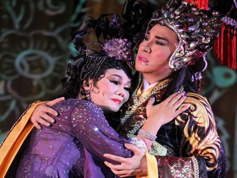 Ngoài đời, Kim Tử Long - Ngọc Huyền có mối quan hệ rất thân thiết. Ngọc Huyền chia sẻ trên Lao động, Kim Tử Long chính là người làm mai cho cô và ông xã của cô hiện giờ Đông Nguyễn - con trai của danh ca cải lương Thanh Tuyền. Ảnh: Zing