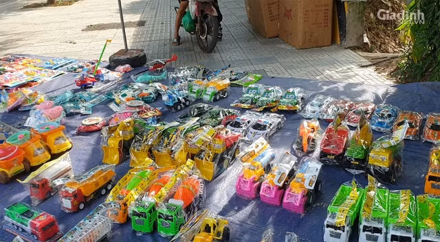 Do choi tre em chay bang pin khong nhan mac bay ban la liet-Hinh-2