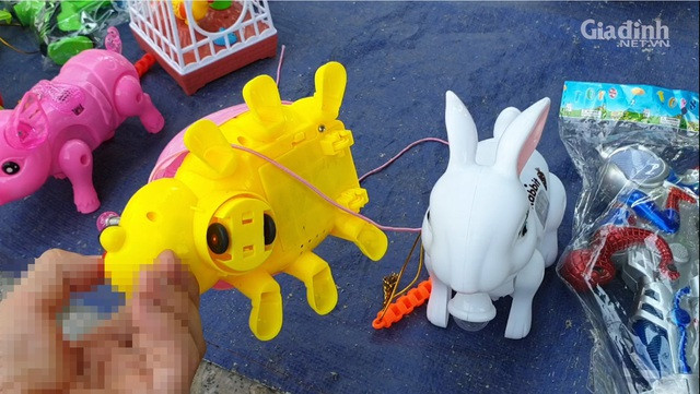 Do choi tre em chay bang pin khong nhan mac bay ban la liet-Hinh-3