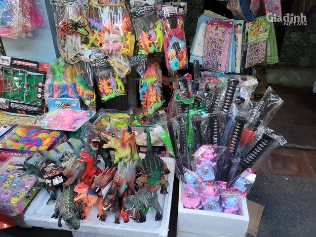 Do choi tre em chay bang pin khong nhan mac bay ban la liet-Hinh-16