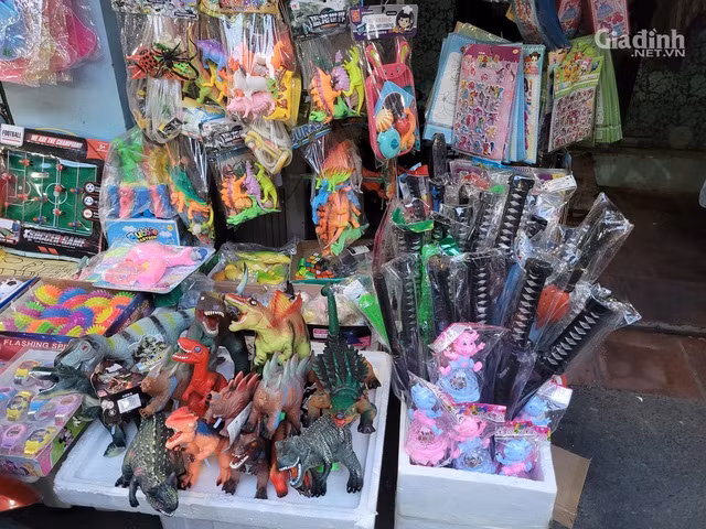 Do choi tre em chay bang pin khong nhan mac bay ban la liet-Hinh-16