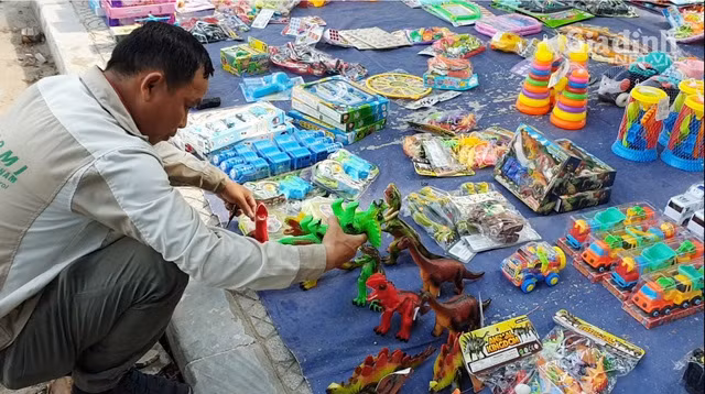 Do choi tre em chay bang pin khong nhan mac bay ban la liet-Hinh-10