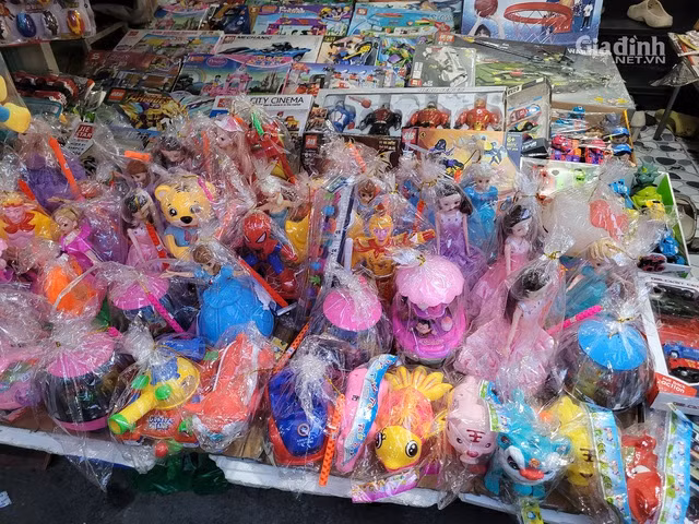 Do choi tre em chay bang pin khong nhan mac bay ban la liet-Hinh-14