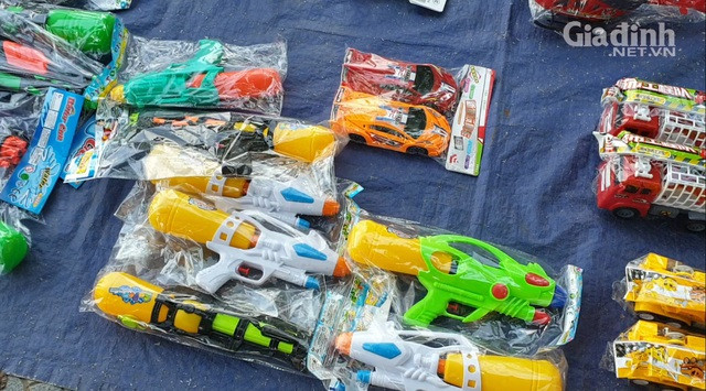 Do choi tre em chay bang pin khong nhan mac bay ban la liet-Hinh-7