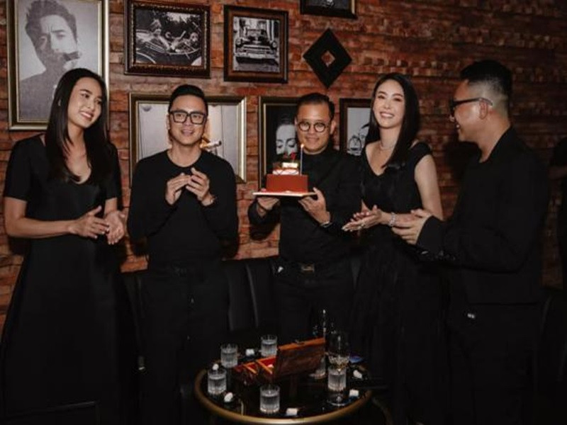 Dương Mỹ Linh và bạn trai mừng sinh nhật của chồng Hà Kiều Anh. Ảnh: Bảo vệ công lý