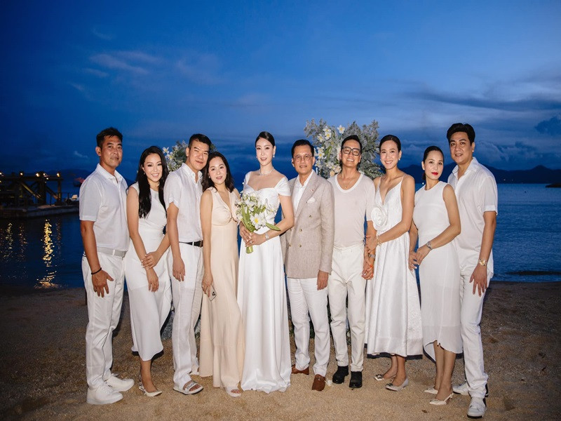 Dương Mỹ Linh khoe ảnh nắm tay bạn trai khi dự tiệc của vợ chồng Hà Kiều Anh. Ảnh: FBNV