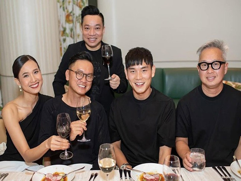 4 năm qua, Dương Mỹ Linh yêu doanh nhân Tôn Bảo Anh (thứ hai bên trái). Người đẹp chia sẻ, cô yêu mến bạn trai ở sự chững chạc, tư duy hiện đại, luôn có nhiều định hướng, ý kiến hay nhờ kinh nghiệm trên thương trường, sống tình cảm. Ảnh: Tiền Phong