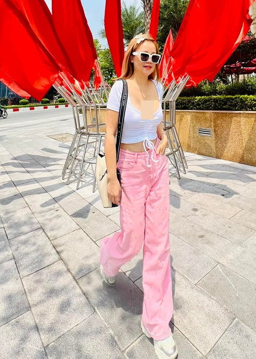 Gu thoi trang tre trung cua dien vien 4 doi chong Hoang Yen