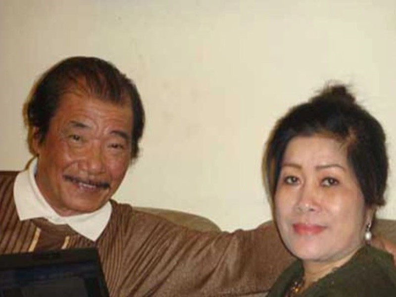 Bà Minh Ngà chia sẻ trên Vietnamnet, ngày vợ chồng bà quen nhau, gia đình bà ngăn cản. Sau đó, vào dịp sinh nhật mẹ bà, nghệ sĩ Trần Hiếu tới nhà và hát tặng bài "Mẹ tôi". Nghe xong, mẹ của bà Minh Ngà rất xúc động, đồng ý cho nghệ sĩ Trần Hiếu và bà Minh Ngà đến với nhau. Ảnh: Dân Trí