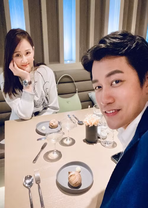 Về phần mình, Trần Kiều Ân có động thái làm rõ nghi vấn bầu bí. Vietnamnet dẫn lời nữ diễn viên: "Thực ra khi xem ảnh, tôi thường chỉ xem hình có đẹp hay không. Tôi không đọc nội dung viết gì cả nên đã gây ra hiểu lầm. Cảm ơn sự quan tâm của mọi người".