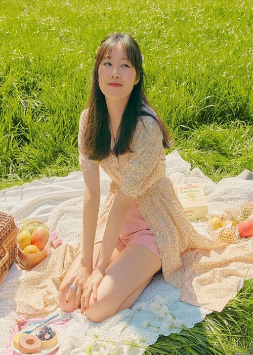 Gong Hyo Jin và Kevin Oh nhờ bạn bè che giấu giúp chuyện hẹn hò. Ảnh: Lao động