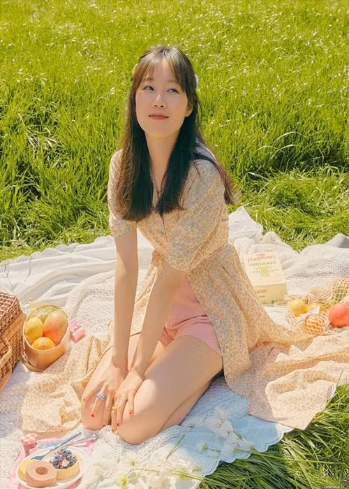 Gong Hyo Jin và Kevin Oh nhờ bạn bè che giấu giúp chuyện hẹn hò. Ảnh: Lao động