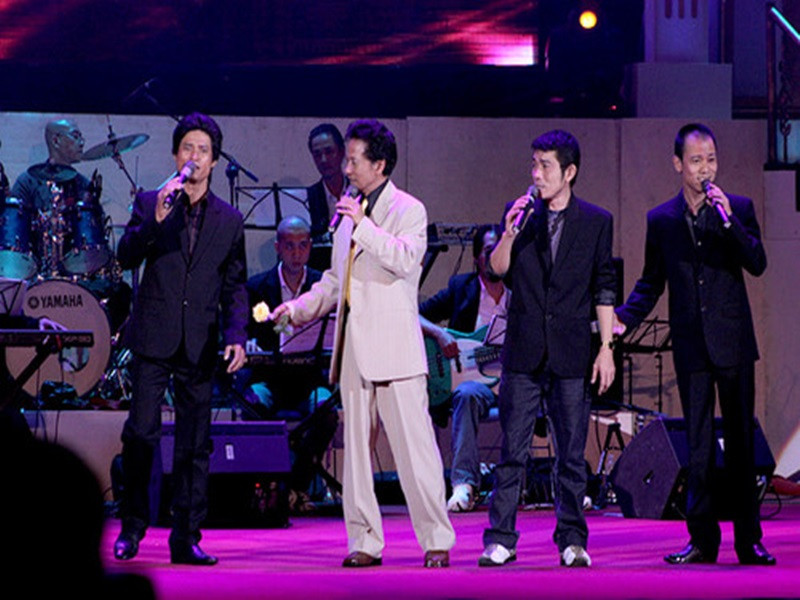 Chế Linh từng khẳng định, ông không dùng danh tiếng của mình để PR cho các con theo nghệ thuật hay nhờ vả bầu show cho con mình có thêm nhiều show diễn. Ảnh: Tổ Quốc