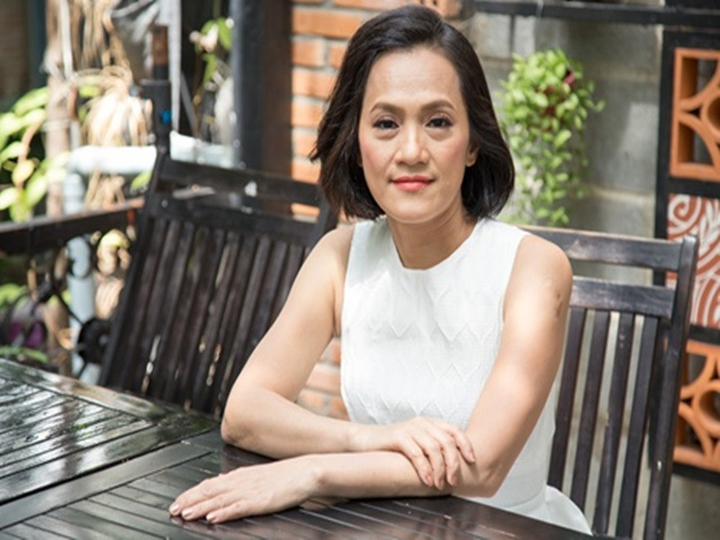 Sau ồn ào, Lệ Thi lên tiếng xin lỗi ba. “Thật lòng con muốn xin lỗi ba. Con rất ân hận vì đã nói những lời làm ảnh hưởng ba, khiến ba trở thành đề tài bàn tán, chỉ trích của nhiều người. Ba là thần tượng của con. Xin ba tha thứ cho những gì con đã thể hiện cảm xúc trước đây", Lệ Thi nói. Ảnh: Dân Việt