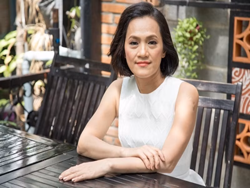 Sau ồn ào, Lệ Thi lên tiếng xin lỗi ba. “Thật lòng con muốn xin lỗi ba. Con rất ân hận vì đã nói những lời làm ảnh hưởng ba, khiến ba trở thành đề tài bàn tán, chỉ trích của nhiều người. Ba là thần tượng của con. Xin ba tha thứ cho những gì con đã thể hiện cảm xúc trước đây", Lệ Thi nói. Ảnh: Dân Việt