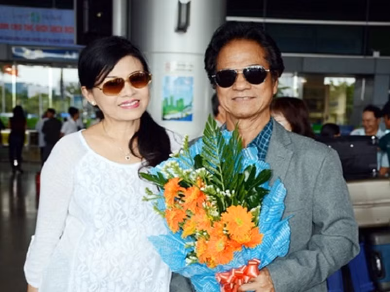 Vào cuối năm 1975, Chế Linh tái hôn với cô hàng xóm Vương Nga. Đến nay, cuộc hôn nhân thứ 4 của nam danh ca vẫn mặn nồng. Ảnh: CAND