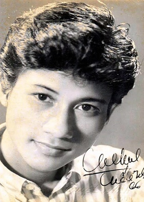 Doi thang tram cua danh ca Che Linh co 4 vo, 14 nguoi con