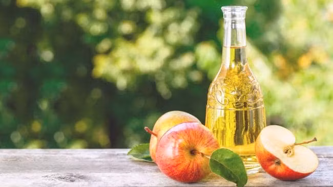 Nhiều nghiên cứu khoa học đã chứng minh lợi ích của loại chất lỏng này. Dưới đây là những lý do tại sao nên dùng giấm táo được khoa học chứng minh, theo Body and soul. Ảnh: Shutterstock