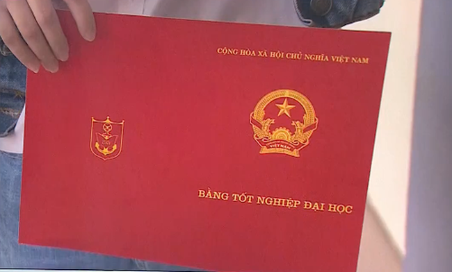 Hành vi sử dụng văn bằng, chứng chỉ bị tẩy xóa, sửa chữa làm sai lệch nội dung bị phạt từ 10 - 20 triệu đồng; phạt 30 - 40 triệu đồng về hành vi gian lận để được cấp văn bằng, chứng chỉ hoặc bản sao văn bằng, chứng chỉ nhưng chưa đến mức độ bị truy cứu trách nhiệm hình sự… (Ảnh minh họa)