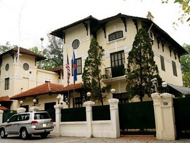 Các khoản thu, chi liên quan đến việc quản lý, sử dụng nhà, đất phục vụ đối ngoại thực hiện theo quy định pháp luật về ngân sách nhà nước và quy định pháp luật liên quan. Bên cạnh đó, giá cho thuê nhà phục vụ đối ngoại được xác định theo giá thị trường; đảm bảo bù đắp chi phí, có tích lũy để bảo tồn và phát triển nhà phục vụ đối ngoại… (Ảnh minh họa) 